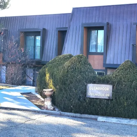 Cozy condo, walking distance to trails, shops, restaurants, fitness center.