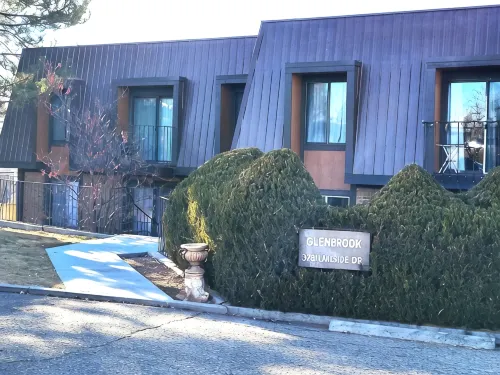 Cozy condo, walking distance to trails, shops, restaurants, fitness center.