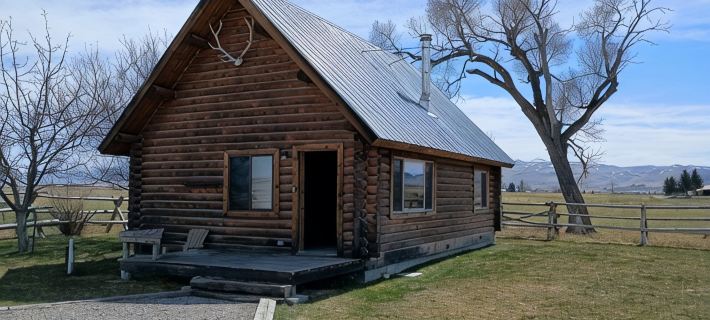Nice little cabin just south of Dillon. ビーバーヘッドのホテル