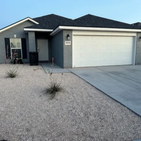 Serenity Oasis w/3 Bedrooms, 2 Baths, 7 Beds and Workspaces. Productive Paradise