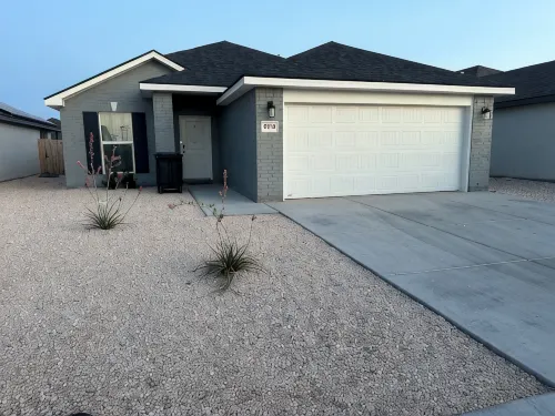 Serenity Oasis w/3 Bedrooms, 2 Baths, 7 Beds and Workspaces. Productive Paradise - Homestays