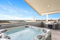 Brand New Lavish Townhome Duplex w 2 Private Hot Tubs & 2 Saunas - 4 stjerner