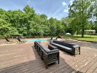 Guest House w/ Pool and Hot Tub! 10min away from Lake Norfork!