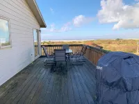 Pacific Dreams Beach House- Beach front! Gorgeous views! Meticulously sanitized! - 3-Star