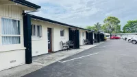 18th Avenue Thermal Motel - parking