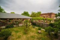 Hotel Chateau Eniseli - Homestays