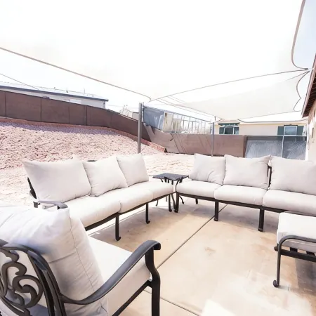 Modern 4-Bedroom Getaway – Close to Las Vegas Strip, LV Airport, & Lake Mead Отели рядом с достопримечательностью «Амфитеатр Хендерсона»