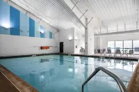 Peaceful Pines, luxury 4-bed, mid-century cabin