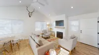 NEW Listing! NEW Build! Condo is 1-block walk to restaurants, shopping, concerts - 피트니스 시설