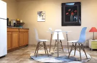 Large Private Oasis with Yard Space, Minutes to Downtown - Homestays