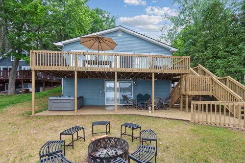 Amazing lake views for the perfect family getaway at the Lake Thirteen Retreat!
