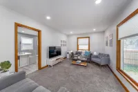 Adorable Downtown Loveland Chalet - Chalets