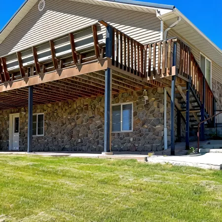 Large Lodge in Lava Hot Springs, Idaho 8 bedrooms sleeps 35