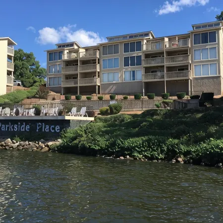 Freshly Remodeled Condo with amazing Grand Glaze View!