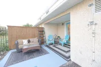Sweet little retreat within a few minutes walk to the beach! - 무료 와이파이