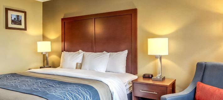 Comfort Inn & Suites Grafton-Cedarburg Отели в г. Озоки