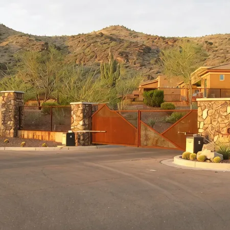 Spacious Phoenix Getaway with Pool and Resort-Style Outdoor Living Отели рядом с достопримечательностью «Саут Маунтин Парк Сценик Драйв»