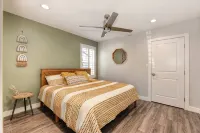 Charming Home, near beautiful park/tennis courts! - Homestays