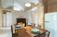 Apartment in the historic center of Lecce with vaults and Lecce stone. - Apartemen
