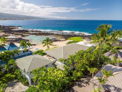 Fabulous Waterfront Modern Home on the Keiki Beach, Walking Distance to Town