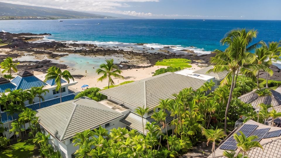 Fabulous Waterfront Modern Home on the Keiki Beach, Walking Distance to Town