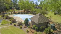 Renovated, Ground Level, 2 Br 2 BA, WiFi, Cable, Pool. 4 Individuals Max. - Pools
