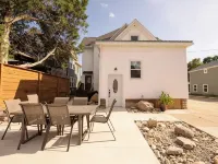 4-bedroom house in historic downtown Xenia w/WiFi, AC. Book your stay now!