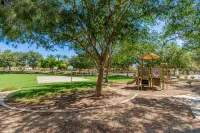 Gilbert Luxury Remodel ~ EV Charger, 1-Level Comfort, Family & Pet-Friendly - Bathtub