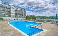 Lake of the Ozarks Premier lakefront 3-bedroom condo. Fishing, Swimming,boating. - Homestays
