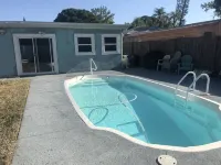 Pool spacious home in the heart of town - Private Pools