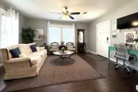 Spacious Vintage Gem - Big Yard - Close to Downtown & Schreiner - Dogs Welcome! - 4つ星