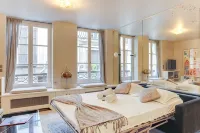 GuestReady-Designer Apt in the Heart of the Marais Hotels in Paris