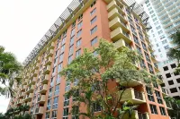 Relaxing Condo Hotel in the Grove, Free Parking