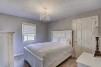 Modern Like New LUXURY 3,200 SQ FT Home In An Awesome Location! Sleeps 12!