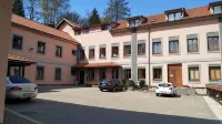 Inter Hostel Liberec - parking