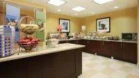 Hampton Inn & Suites Ontario - sarapan