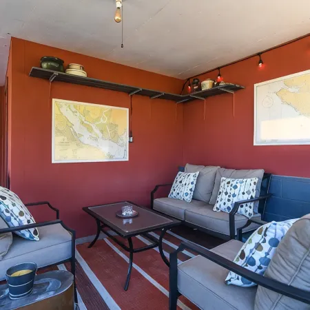 180 Water views + patios!
