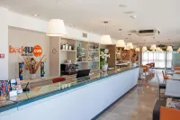 Hotel Bed4U Tudela - พร้อมWifi