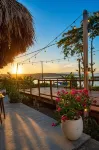 Vila Tiga Ratu dan Homestay - pantai
