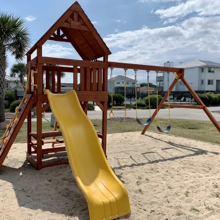 Newly Renovated- Oceanfront Condo Queen’s Grant - WiFi, Pool, Boat Ramp & Dock