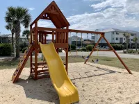 Newly Renovated- Oceanfront Condo Queen’s Grant - WiFi, Pool, Boat Ramp & Dock - プール