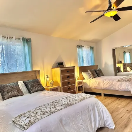Santa Ana Royal prestige home/ pool-spa resort style/ Disneyland/Beaches/16guest