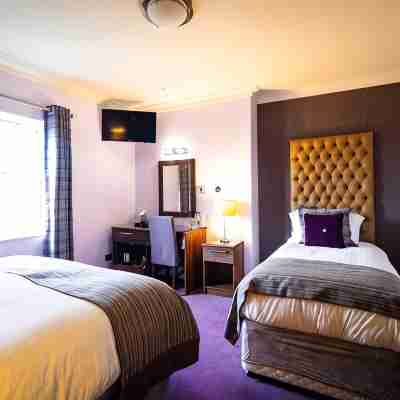 The Anchor Bar Complex Rooms
