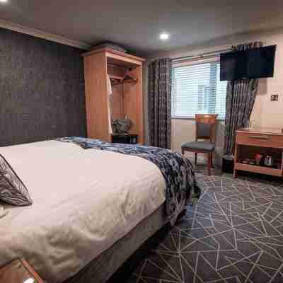 The Anchor Bar Complex Rooms