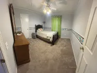 Spacious  4 Bedroom Home with Plenty of Room for Parking. - Homestays