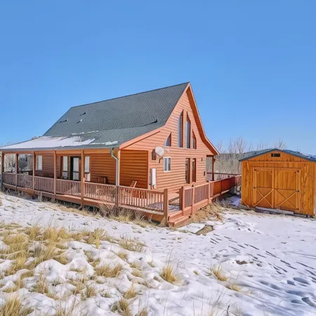 Pet Friendly cabin w/ fireplace and mountain views