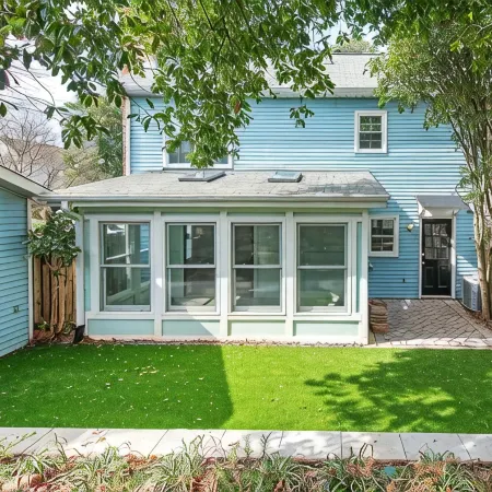 Pet-friendly, freshly renovated, 2 bd/2.5 bath townhome in Decatur!
