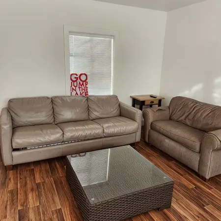Cozy 1 bedroom cabin in peaceful Trinity Center with AC Отели в г. Тринити