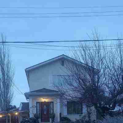 Cozy suite with private entrance, 5 minutes from downtown. Hotel Exterior