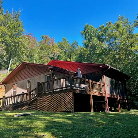 BearPaw Cabin- Charming and cozy cabin in the woods- WiFi-Pet Friendly-Secluded